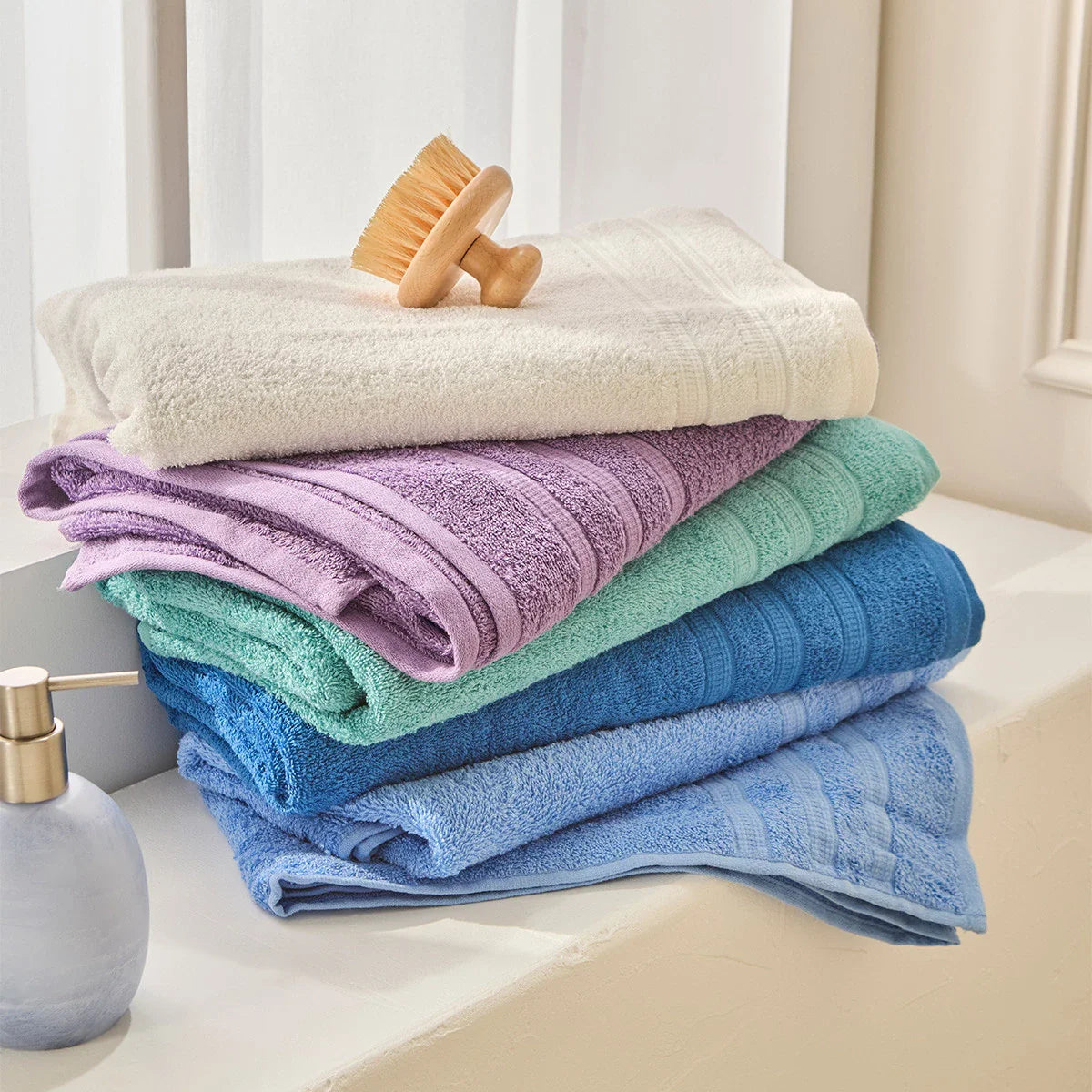Elevate Your Everyday Routine with a Luxury 4-Piece White Towel Set